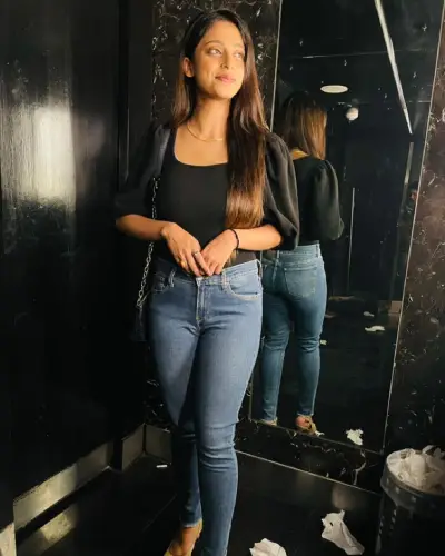 Mena Escorts in Delhi